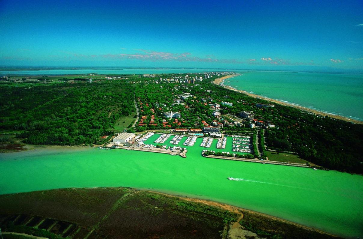 Lignano Close To The Beach Lignano Sabbiadoro Exteriör bild
